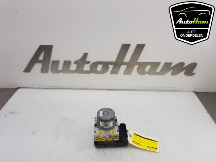 Used ABS pump Kia Stonic (YB) 1.6 CRDi VGT 16V Price € 125,00 Margin scheme offered by AutoHam