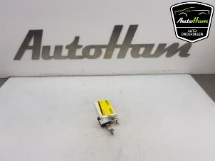 Używane Biegun akumulator Opel Astra K 1.0 Turbo 12V Cena € 10,00 Procedura marży oferowane przez AutoHam