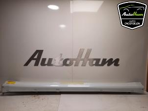 Usagé Jupe gauche Mitsubishi Outlander (GF/GG) 2.0 16V PHEV 4x4 Prix € 120,00 Règlement à la marge proposé par AutoHam