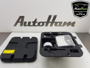 Używane Zestaw naprawczy do opon Renault Clio V (RJAB) 1.0 TCe 90 12V Cena € 40,00 Procedura marży oferowane przez AutoHam