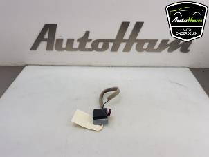 Used Antenna Amplifier Renault Clio V (RJAB) 1.0 TCe 90 12V Price € 25,00 Margin scheme offered by AutoHam