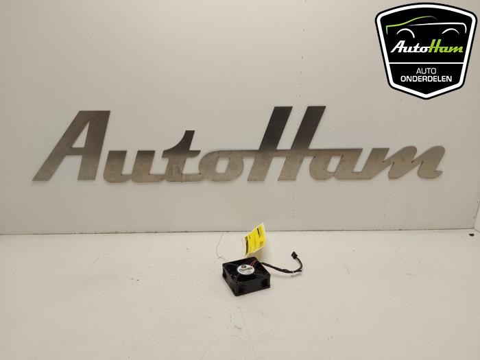 Używane Silnik wentylatora BMW 5 serie (F10) 550i xDrive V8 32V TwinPower Turbo Cena € 15,00 Procedura marży oferowane przez AutoHam