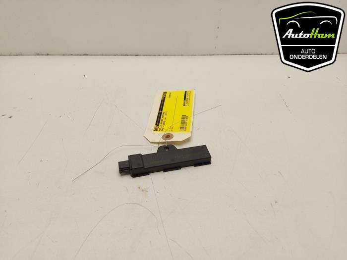 Używane Keyless Entry-Antena BMW 5 serie (F10) 550i xDrive V8 32V TwinPower Turbo Cena € 20,00 Procedura marży oferowane przez AutoHam