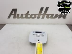 Używane Oswietlenie wewnetrzne przód Peugeot 308 (L3/L8/LB/LH/LP) 1.2 12V e-THP PureTech 110 Cena € 20,00 Procedura marży oferowane przez AutoHam