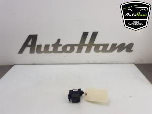 Used Parking brake switch Renault Grand Scénic III (JZ) 1.4 16V TCe 130 Price € 10,00 Margin scheme offered by AutoHam
