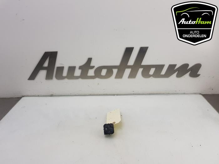 Używane Przelacznik lusterka Renault Grand Scénic III (JZ) 1.4 16V TCe 130 Cena € 10,00 Procedura marży oferowane przez AutoHam