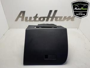 Używane Schowek w desce rozdzielczej Opel Corsa F (UB/UH/UP) 1.2 Turbo 12V 100 Cena € 75,00 Procedura marży oferowane przez AutoHam