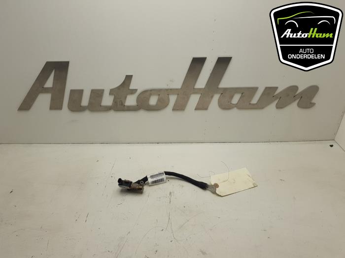 Używane Biegun akumulator Opel Corsa F (UB/UH/UP) 1.2 Turbo 12V 100 Cena € 40,00 Procedura marży oferowane przez AutoHam