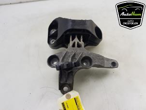 Used Engine mount Renault Captur (2R) 1.5 Energy dCi 90 FAP Price € 30,00 Margin scheme offered by AutoHam