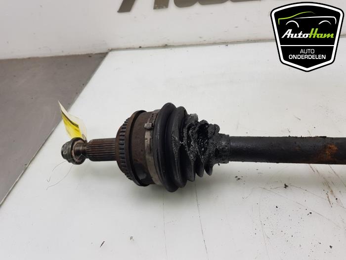 Drive shaft, rear right from a Land Rover Discovery IV (LAS) 3.0 SD V6 24V 2013