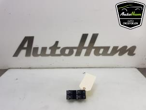 Usados Interruptor de ventanilla eléctrica Audi A3 Sportback (8YA) 1.0 30 TFSI 12V Mild hybrid Precio € 25,00 Norma de margen ofrecido por AutoHam