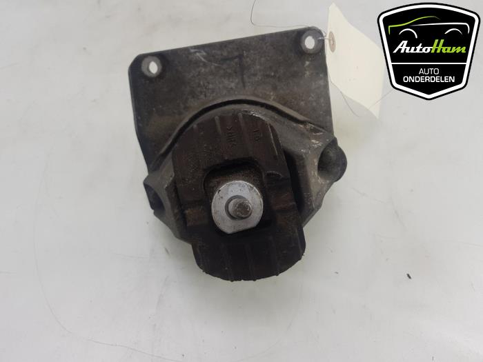 Engine mount from a BMW 5 serie Touring (E61) 525i 24V 2004