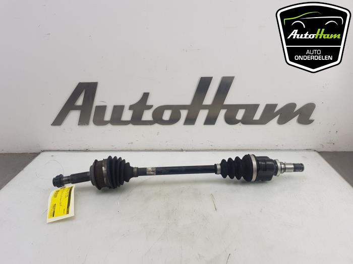 Front drive shaft, left from a Toyota Yaris III (P13) 1.5 16V Dual VVT-iE 2020