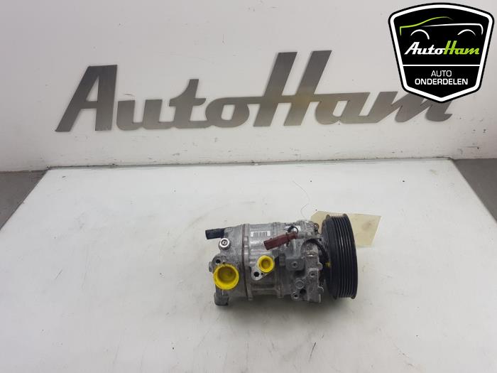 Air conditioning pump from a Seat Leon (KLB) 1.5 eTSI 16V 2020