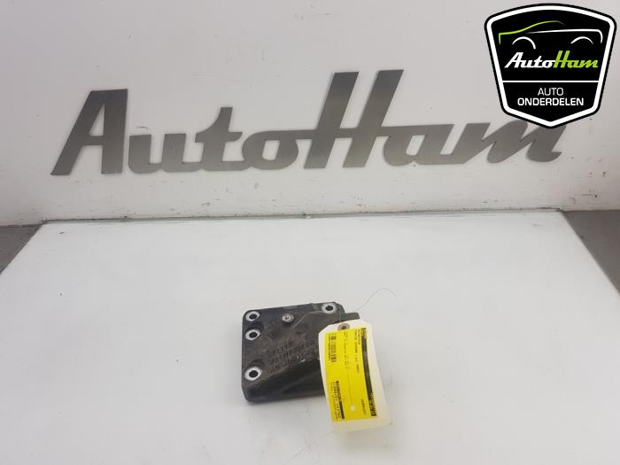 Gebrauchte Motorlager Porsche Cayenne (9PA) 4.5 V8 32V Turbo Preis € 50,00 Margenregelung angeboten von AutoHam