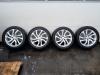 Sport rims set + tires from a Landrover Discovery IV (LAS), 2009 / 2018 3.0 SD V6 24V, Jeep/SUV, Diesel, 2.993cc, 188kW (256pk), 4x4, 306DT; TDV6, 2013-11 / 2018-12, LAS4KW 2013