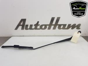 Used Front wiper arm Ford Fiesta 7 1.0 EcoBoost 12V Price € 15,00 Margin scheme offered by AutoHam