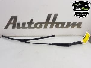 Used Front wiper arm Ford Fiesta 7 1.0 EcoBoost 12V Price € 15,00 Margin scheme offered by AutoHam