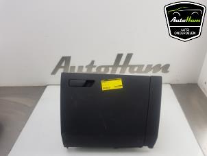 Gebrauchte Handschuhfach Seat Leon (KLB) 1.0 TSI 12V Preis € 50,00 Margenregelung angeboten von AutoHam