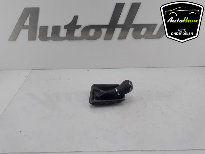 Gear stick knob from a Volkswagen Polo VI (AW1) 1.0 TSI 12V 2021