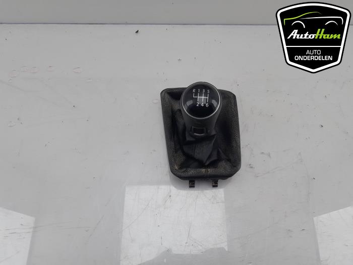 Gear stick knob from a Volkswagen Polo VI (AW1) 1.0 TSI 12V 2021