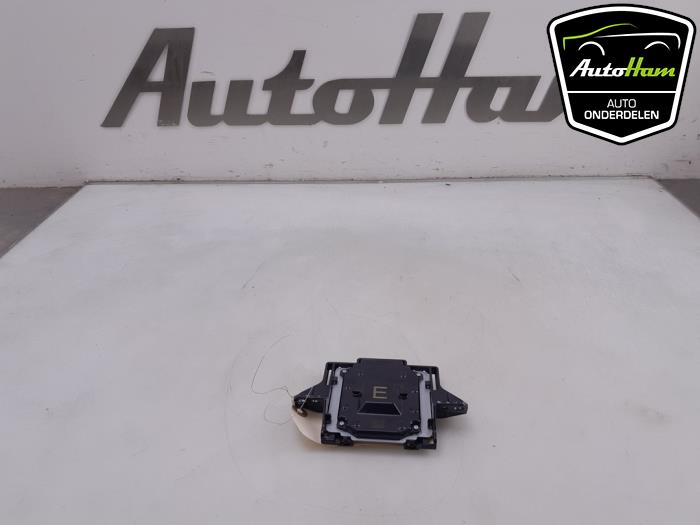 Używane Antena GPS Toyota Corolla Touring Sport (E21/EH1) 1.8 16V Hybrid Cena € 50,00 Procedura marży oferowane przez AutoHam