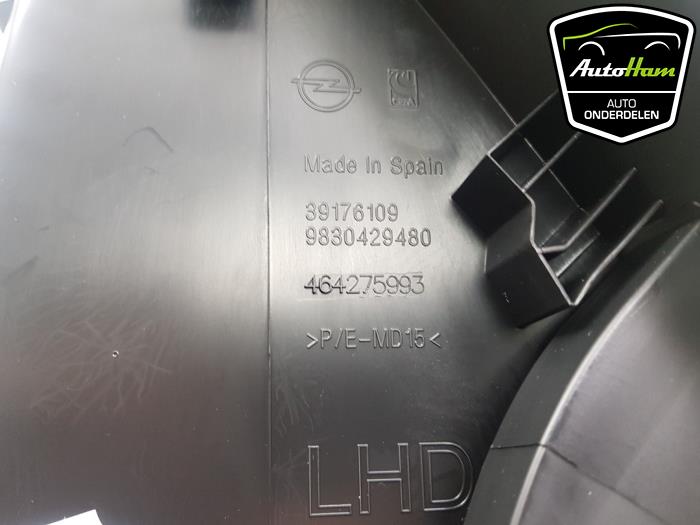 Schowek w desce rozdzielczej z Opel Corsa F (UB/UH/UP) 1.2 12V 100 2021