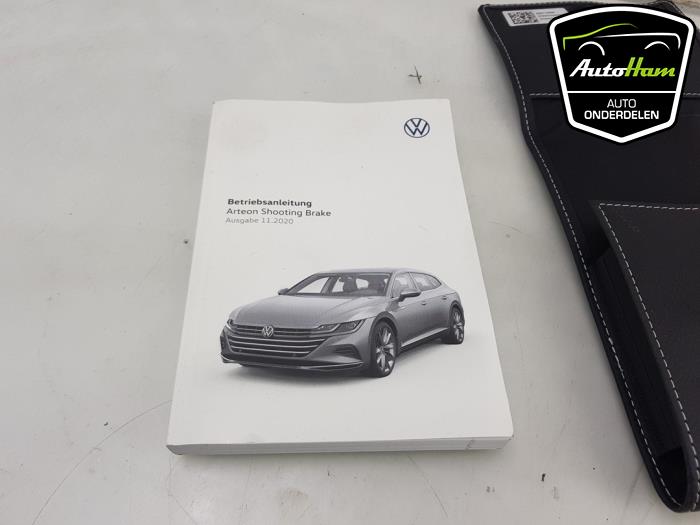 Instruction Booklet from a Volkswagen Arteon Shooting Brake (3HAC) 2.0 TSI R 16V 4Motion 2021