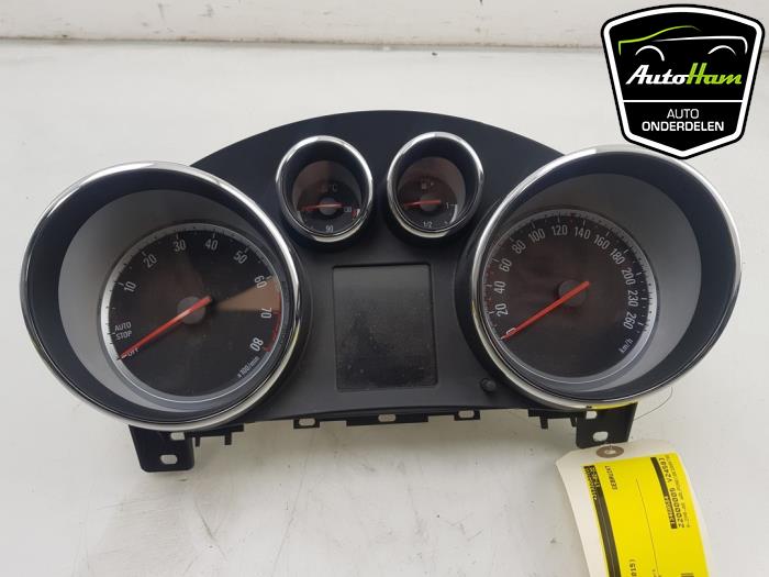 Panel de instrumentación de un Opel Zafira Tourer (P12) 1.4 Turbo 16V Ecotec 2015