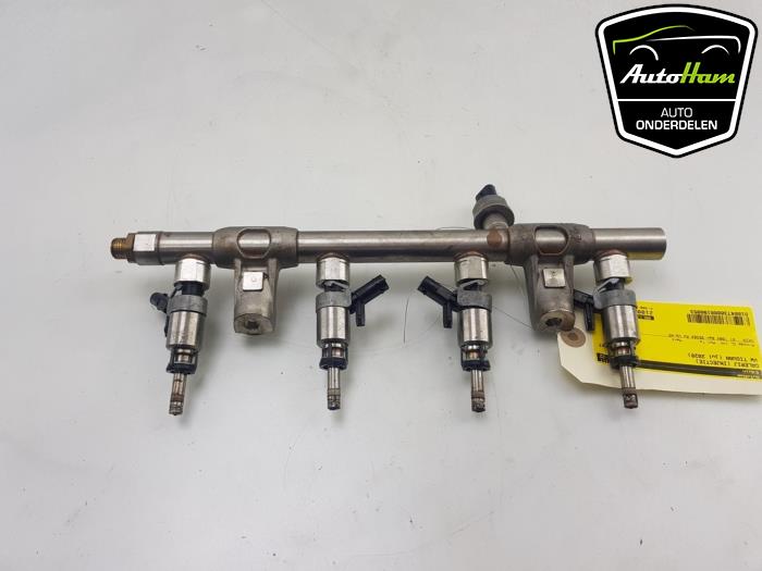 Fuel injector nozzle from a Volkswagen Tiguan (AD1) 2.0 TSI 16V 4Motion 2020