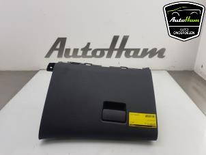 Usagé Boîte à gants Opel Astra J Sports Tourer (PD8/PE8/PF8) 1.3 CDTI 16V ecoFlex Prix € 35,00 Règlement à la marge proposé par AutoHam