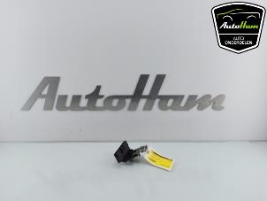 Used Fuse box Renault Captur II (RJB) 1.3 TCE 130 16V Price € 30,00 Margin scheme offered by AutoHam