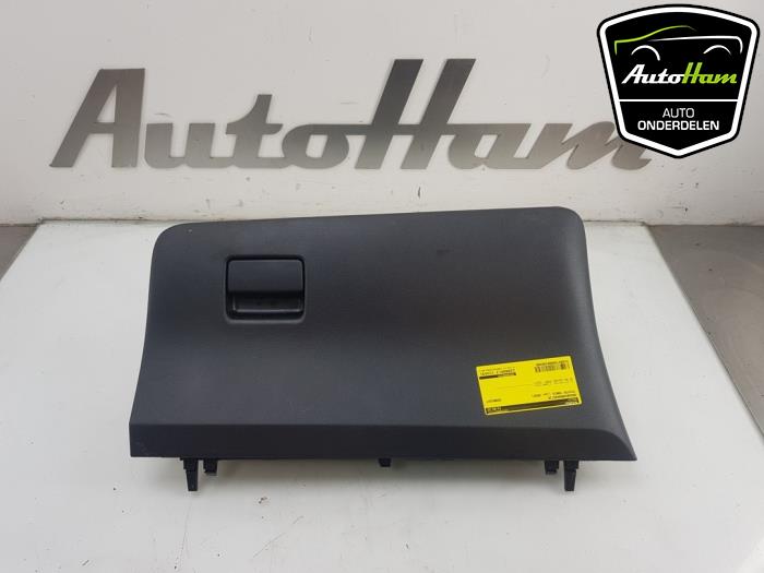 Glovebox from a Toyota Yaris III (P13) 1.5 16V Dual VVT-iE 2020