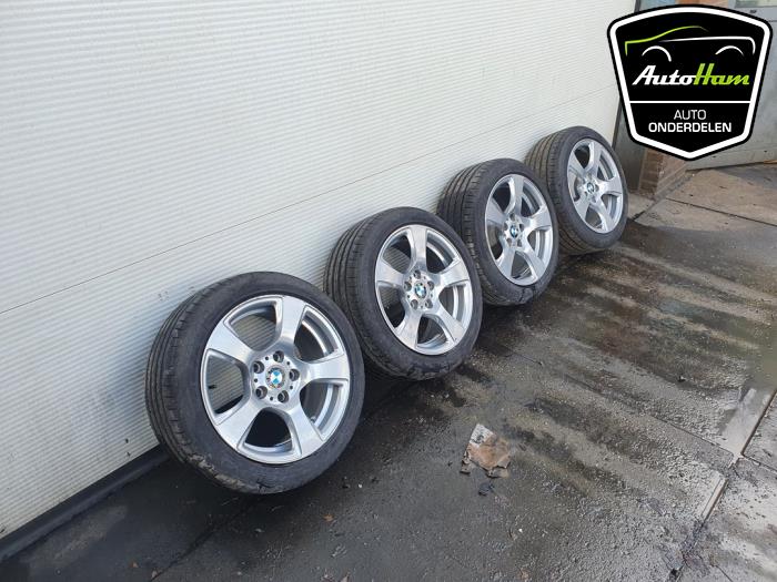 Sport rims set + tires from a BMW 3 serie (E92) 320i 16V Corporate Lease 2007