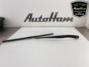 Used Front wiper arm Kia Sportage (QL) 1.6 GDI 16V 4x2 Price € 10,00 Margin scheme offered by AutoHam