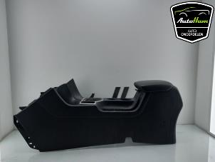 Usagé Accoudoir Kia Sportage (QL) 1.6 GDI 16V 4x2 Prix € 175,00 Règlement à la marge proposé par AutoHam