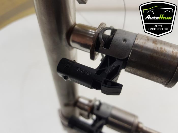 Fuel injector nozzle Seat Leon 1.4 TSI ACT 16V 04E133320D CZEA BOSCH