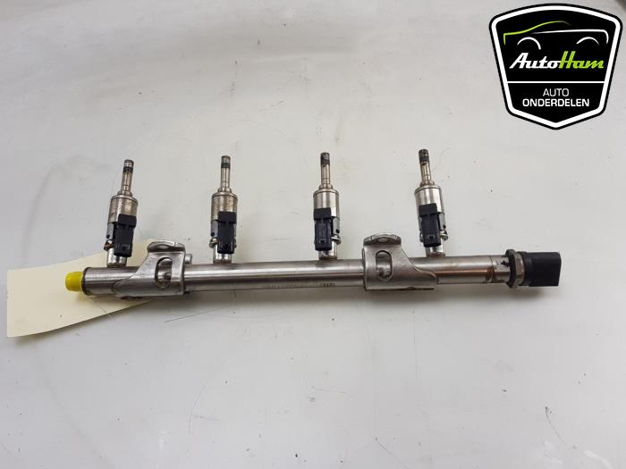 Fuel injector nozzle Seat Leon 1.4 TSI ACT 16V 04E133320D CZEA BOSCH