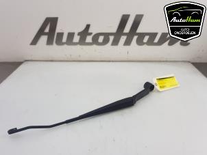Used Front wiper arm Mitsubishi Space Star (A0) 1.2 12V Price € 15,00 Margin scheme offered by AutoHam