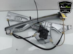 Usagé Mécanique vitre 4portes avant droite Renault Clio III Estate/Grandtour (KR) 1.6 16V Prix € 15,00 Règlement à la marge proposé par AutoHam
