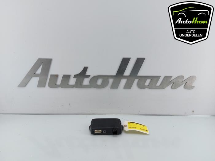 Używane Modul telefoniczny Renault Clio III Estate/Grandtour (KR) 1.6 16V Cena € 45,00 Procedura marży oferowane przez AutoHam