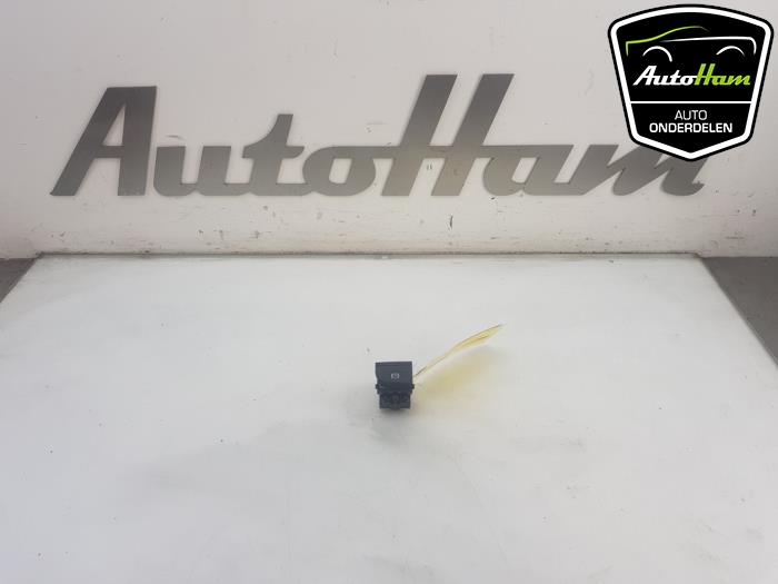 Gebrauchte Handbremse Schalter Audi Q2 (GAB/GAG) 1.4 TFSI 16V Preis € 20,00 Margenregelung angeboten von AutoHam