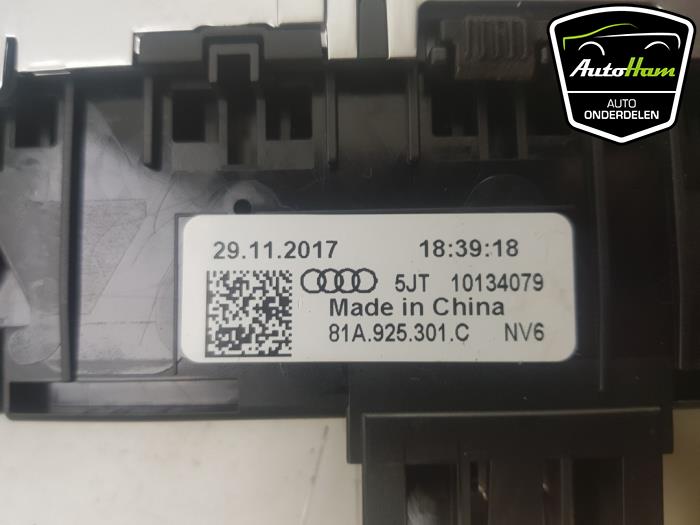 Panikbeleuchtung Schalter van een Audi Q2 (GAB/GAG) 1.4 TFSI 16V 2018