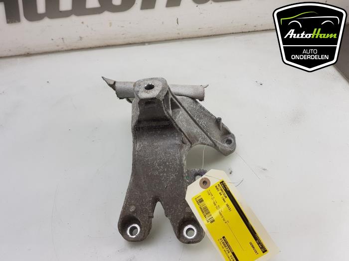 Engine mount from a Audi A4 (B8) 2.0 eTDI 16V 2013