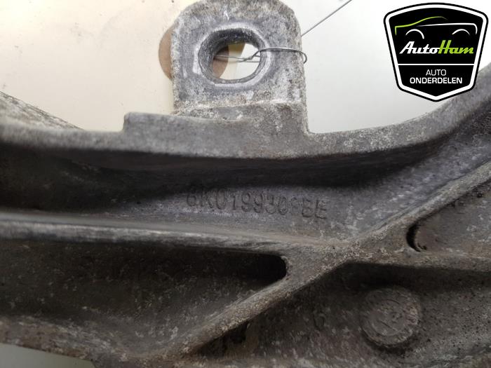 Engine mount from a Audi A4 (B8) 2.0 eTDI 16V 2013