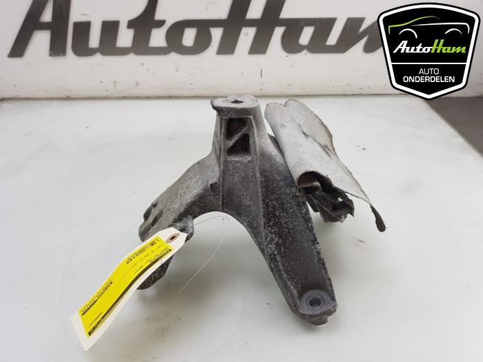 Engine mount from a Audi A4 (B8) 2.0 eTDI 16V 2013