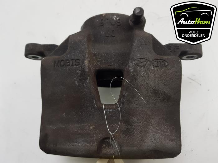 Front brake calliper, left from a Kia Sportage (QL) 1.6 GDI 16V 4x2 2018