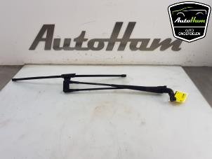 Used Front wiper arm Peugeot 108 1.0 12V Price € 20,00 Margin scheme offered by AutoHam