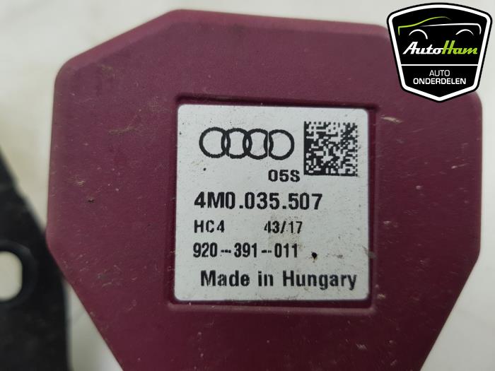 Antena (varios) de un Audi A4 Avant (B9) 1.4 TFSI 16V 2018