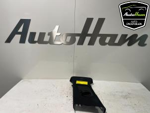 Usagé Revêtement montant centre gauche Audi A4 Avant (B9) 2.0 40 T MHEV 16V Prix € 25,00 Règlement à la marge proposé par AutoHam